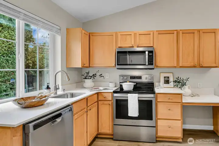 Stainless appliances, new quartz countertops