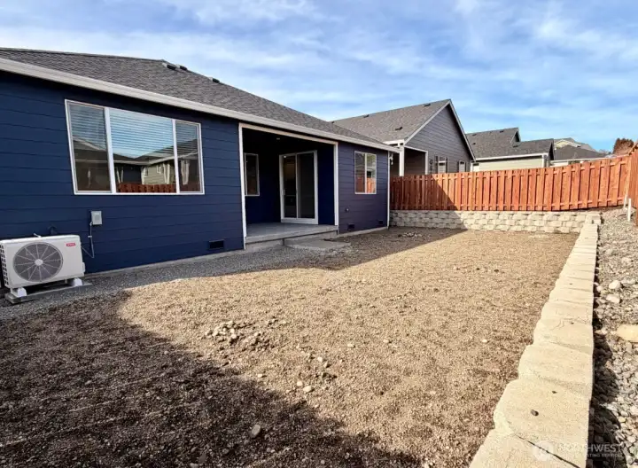 2539 Acer Loop SE ~ Ready Now!