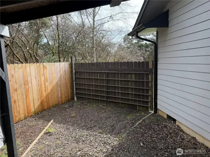 Gate into carport/back yard