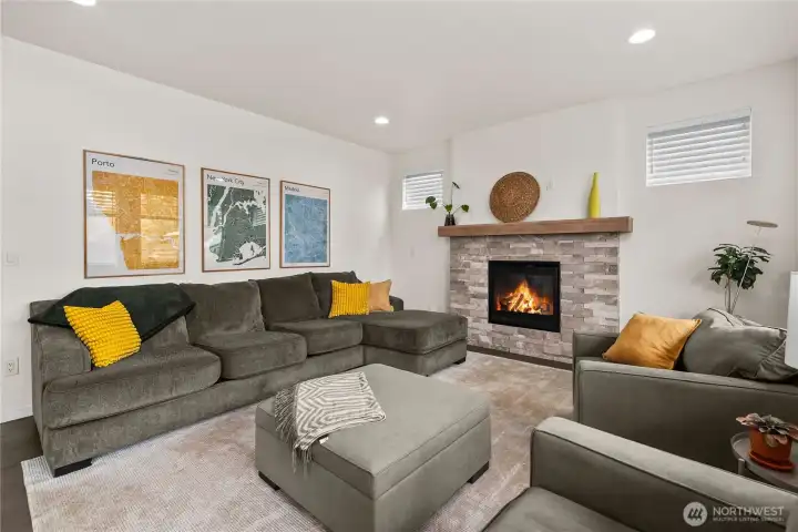 Living room w/ Gas fireplace