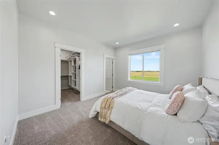 Secondary Suite Secondary Suite
