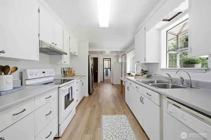 Good Size Kitchen Good Size Kitchen