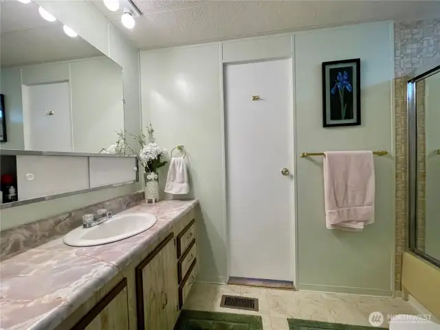 Alternate view which also goes to the guest bedroom.