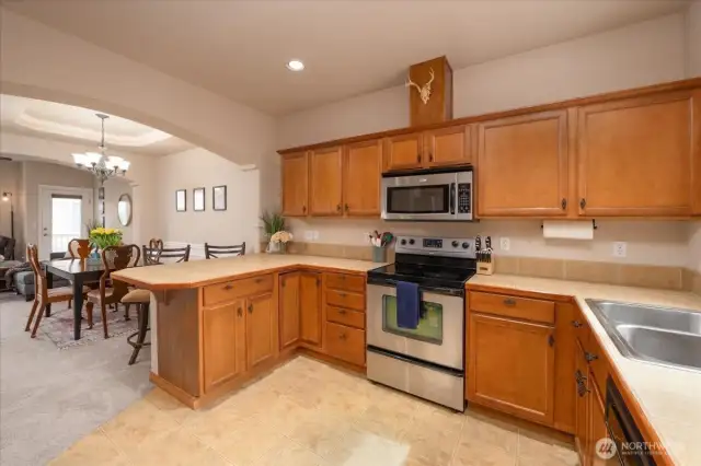 Seating at the bar and easy for several helpers to be in the kitchen with you. Tons of counter space!