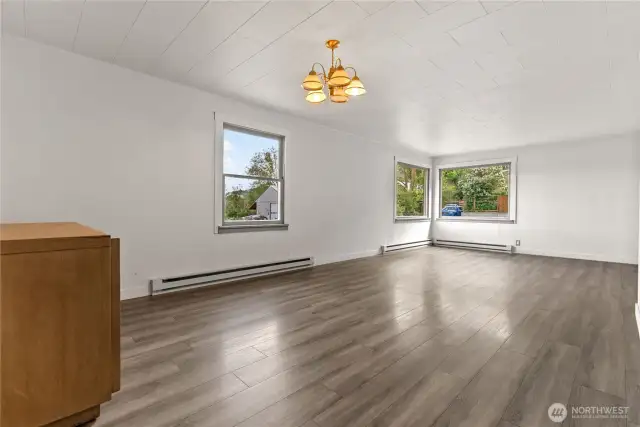 Large picture windows get lots of Southern light.
