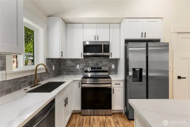 Tiled backsplash. soft close cabinets and drawers.