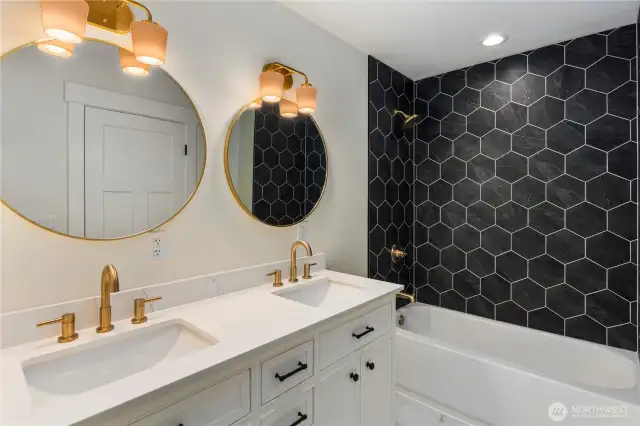 Full Bathroom 1 w/Beautifully Tiled Shower