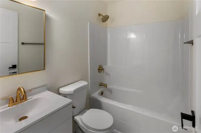 Full Bathroom 2