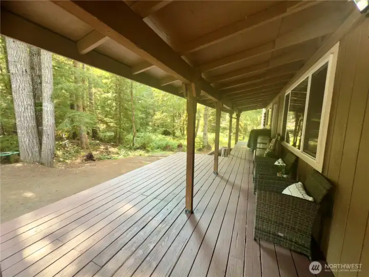 Newly painted deck, perfect for barbecuing!