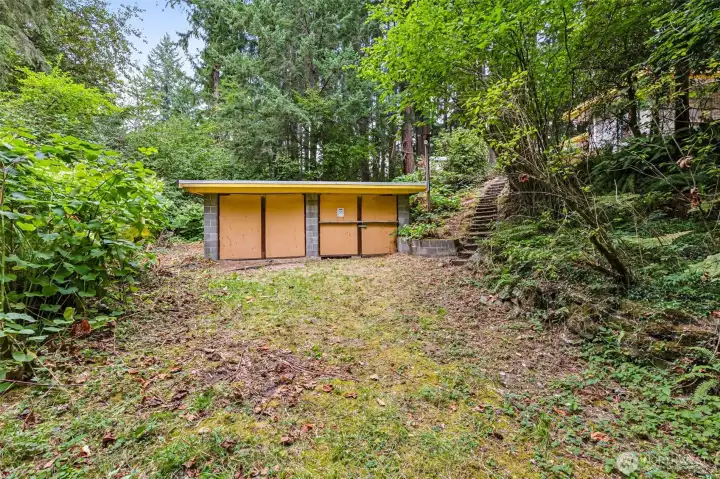 Detached garage/shop