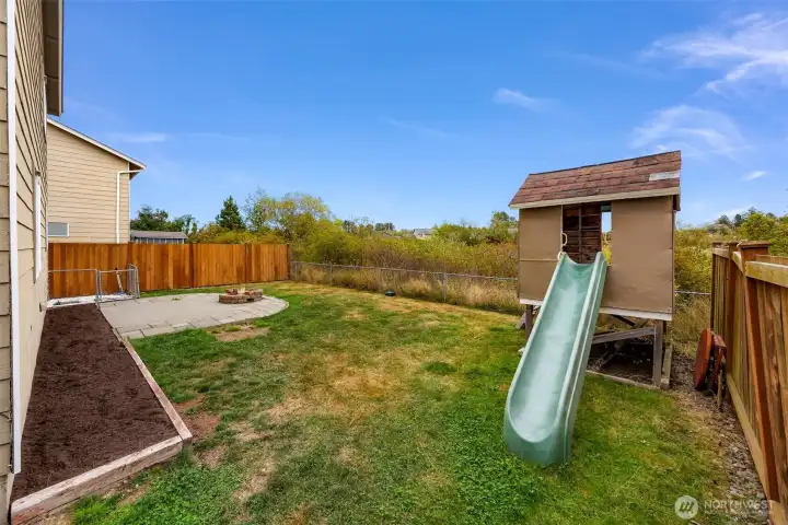 Flower or garden bed along the house is ready for your vision and back yard is private, facing the greenbelt.