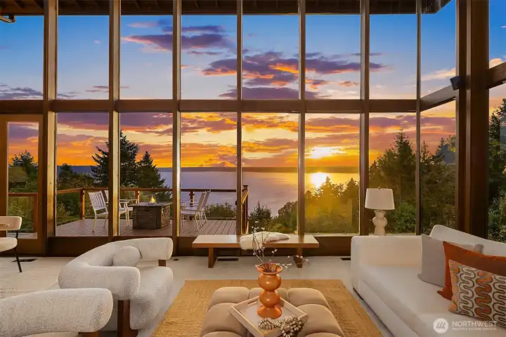 Ralph Anderson Home on a double parcel lot to protect the unobstructed Puget Sound Views.