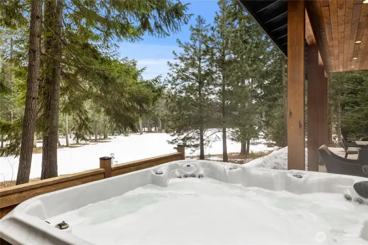Hot tub with views overlooking the Rope Rider golf course