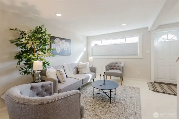 Full downstairs bath!