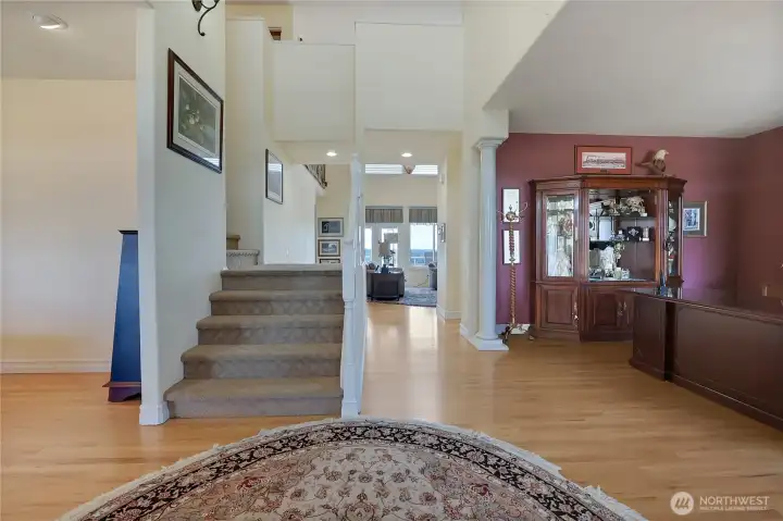 Split Staircase to upper level