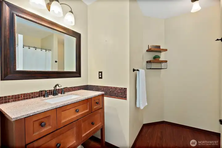 Upstairs Bath with Shower/Tub