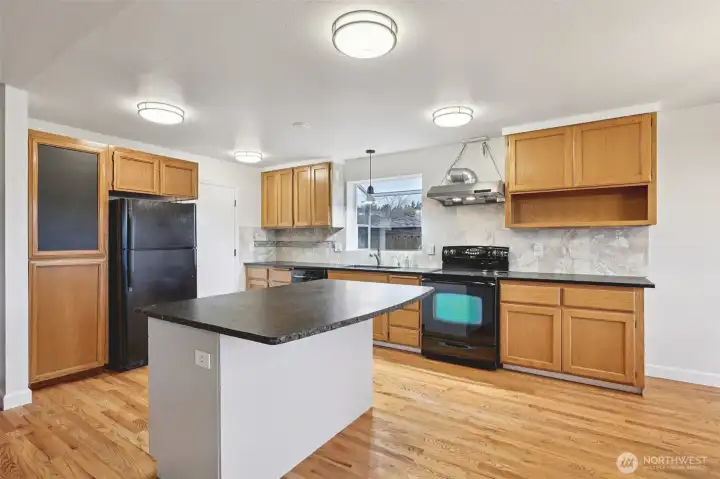 Kitchen with island and eat in counter seating.