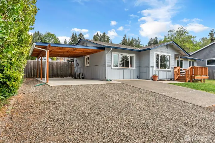 view of front with carport