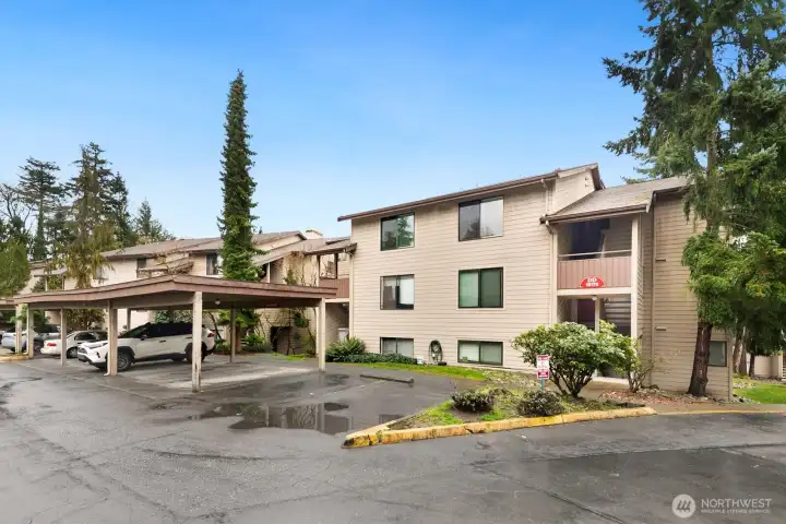 Well maintained complex.