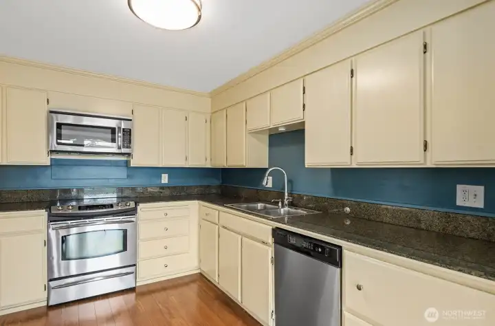 Stainless appliances and plenty of storage!