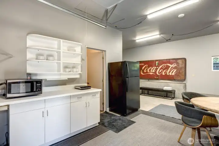 ~step in to wonderful 802 sq.ft. space ~step in to wonderful 802 sq.ft. space