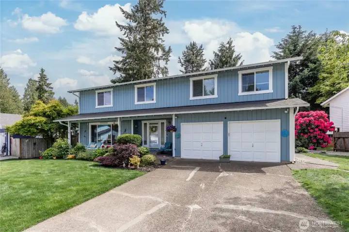 Beautifully updated home with 6 bedrooms in a fantastic Lea Hill location close to Green River College Beautifully updated home with 6 bedrooms in a fantastic Lea Hill location close to Green River College