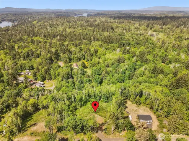 The neighboring lot is also available for sale - compound living is possible here!