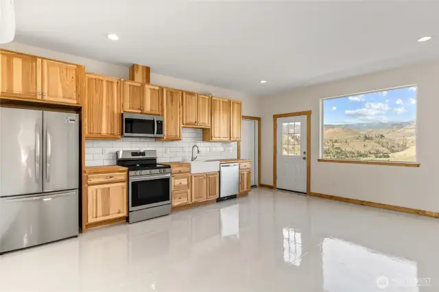 Kitchen / Living Area