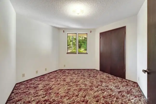 6-sided bedroom #4 also known as the Hexagon.