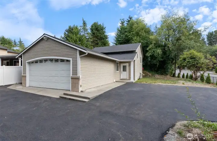 new driveway, plenty of parking