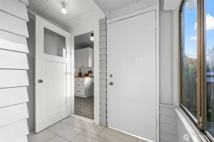 Light & bright room overlooking the back yard.