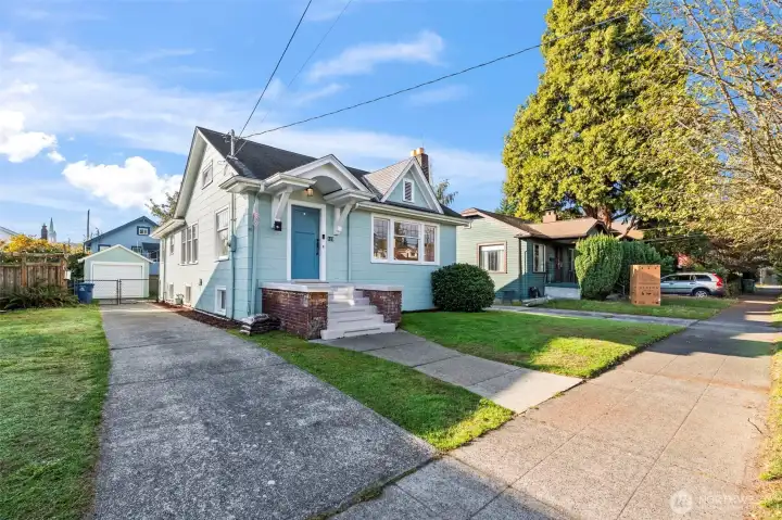 The long driveway is great for an RV, your cars, or guest parking.