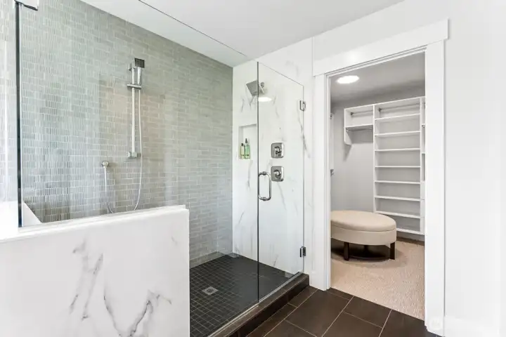 Huge, fully tiled shower