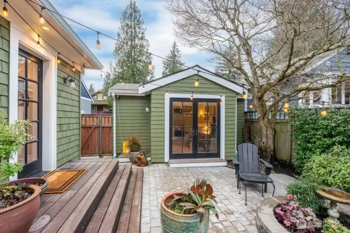 A detached studio casita!