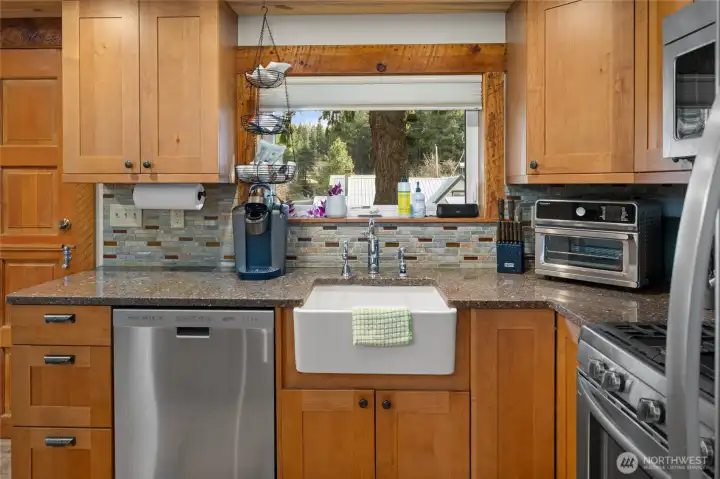 The oversized kitchen porcelainn farm sink creates so much charm and ease of use.