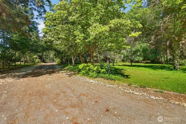 Road into Hideaway Place
