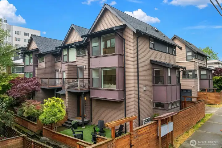 Welcome to your inviting home right next to downtown Ballard. Modern but not cookie-cutter, low-maintenance but full of delightful surprises.