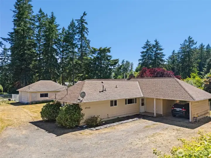 Quintessential Mid Century Rambler on a Large Level Lot Quintessential Mid Century Rambler on a Large Level Lot