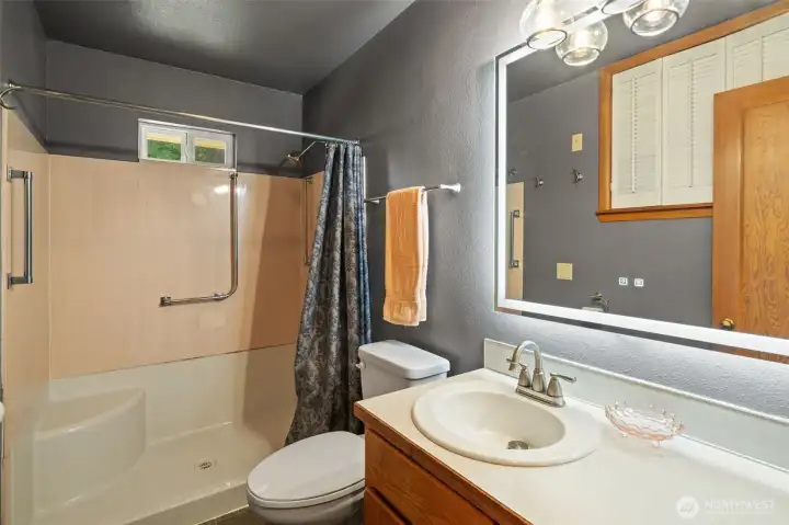 Three Quarter Bathroom Three Quarter Bathroom