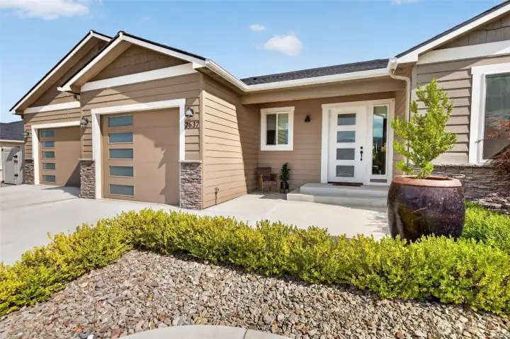 3 car Garage extra Deep 3 car Garage extra Deep
