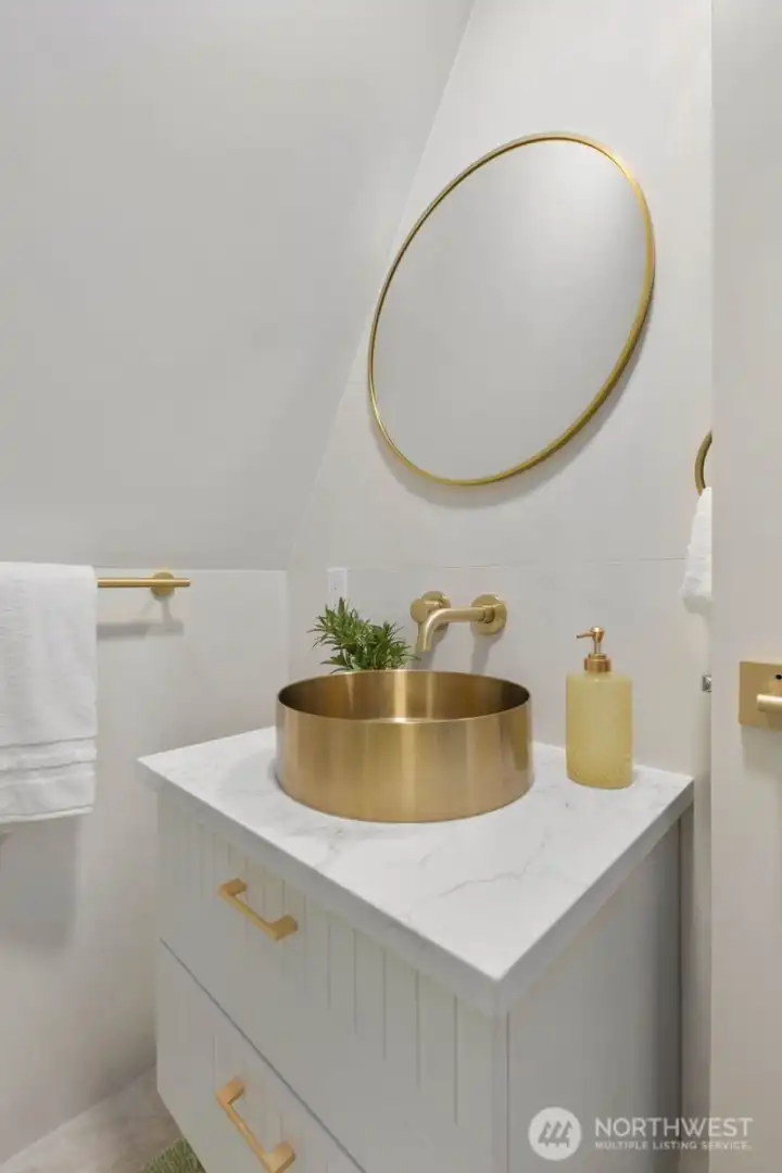 3/4 bath w/shower