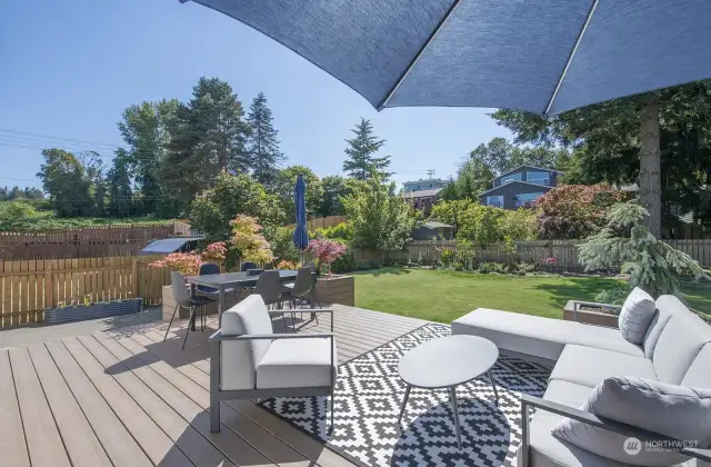 Sighhh- the outdoor space is amazing! You're going to love the deck!