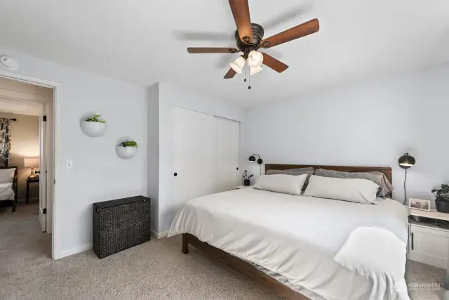 Ceiling fan and nice sized closet for this room.