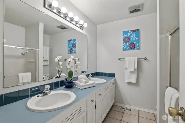 Hall bath with double vanities and tub/shower.