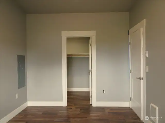 BACK VIEW OF THE BEDROOM TOWARDS THE CLOSET!