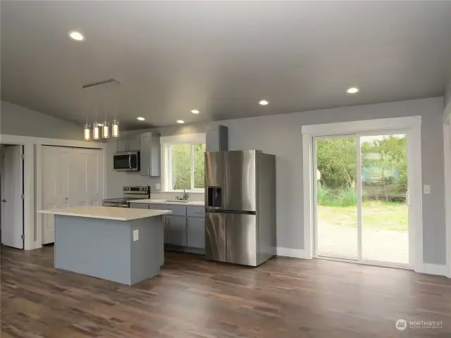 KITCHEN HAS GREAT LIGHTING AND A DESIGNATED DINING AREA!