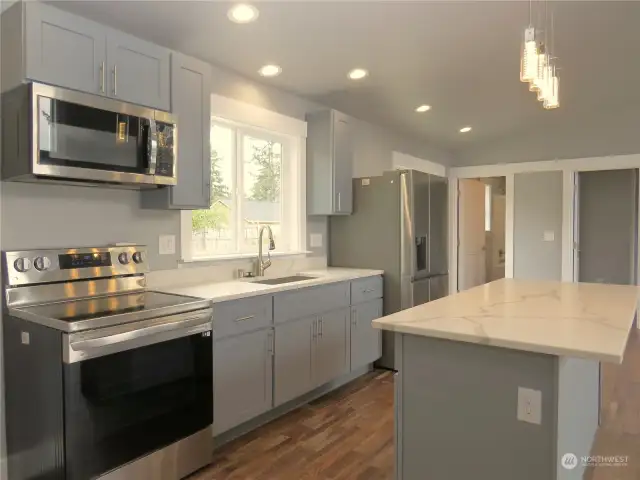 KITCHEN HAS STAINLESS STEEL APPLIANCES INCLUDING REFRIGERATOR!