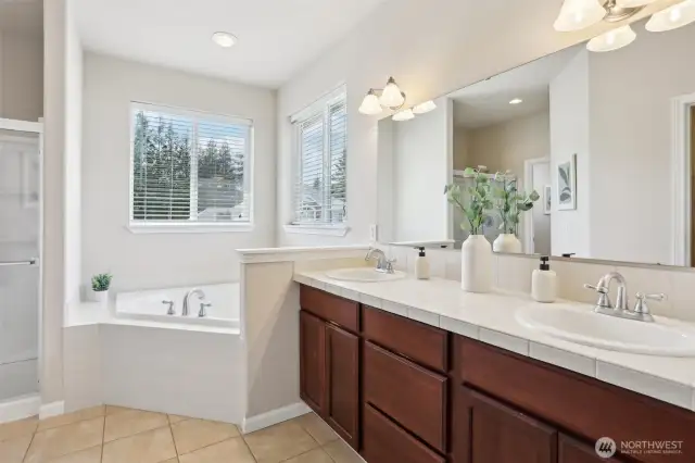 Primary 5 piece bathroom