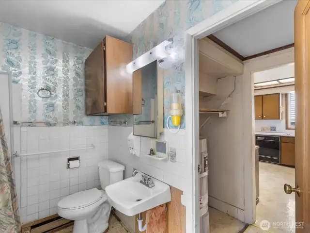 Full bathroom on the main level