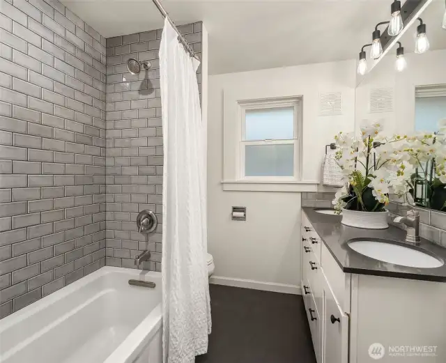 Full bathroom on the main level.